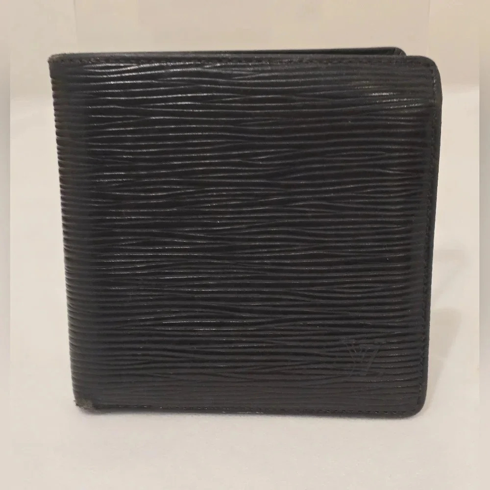 Louis Vuitton Epi Leather Bifold with change pocket (black)
